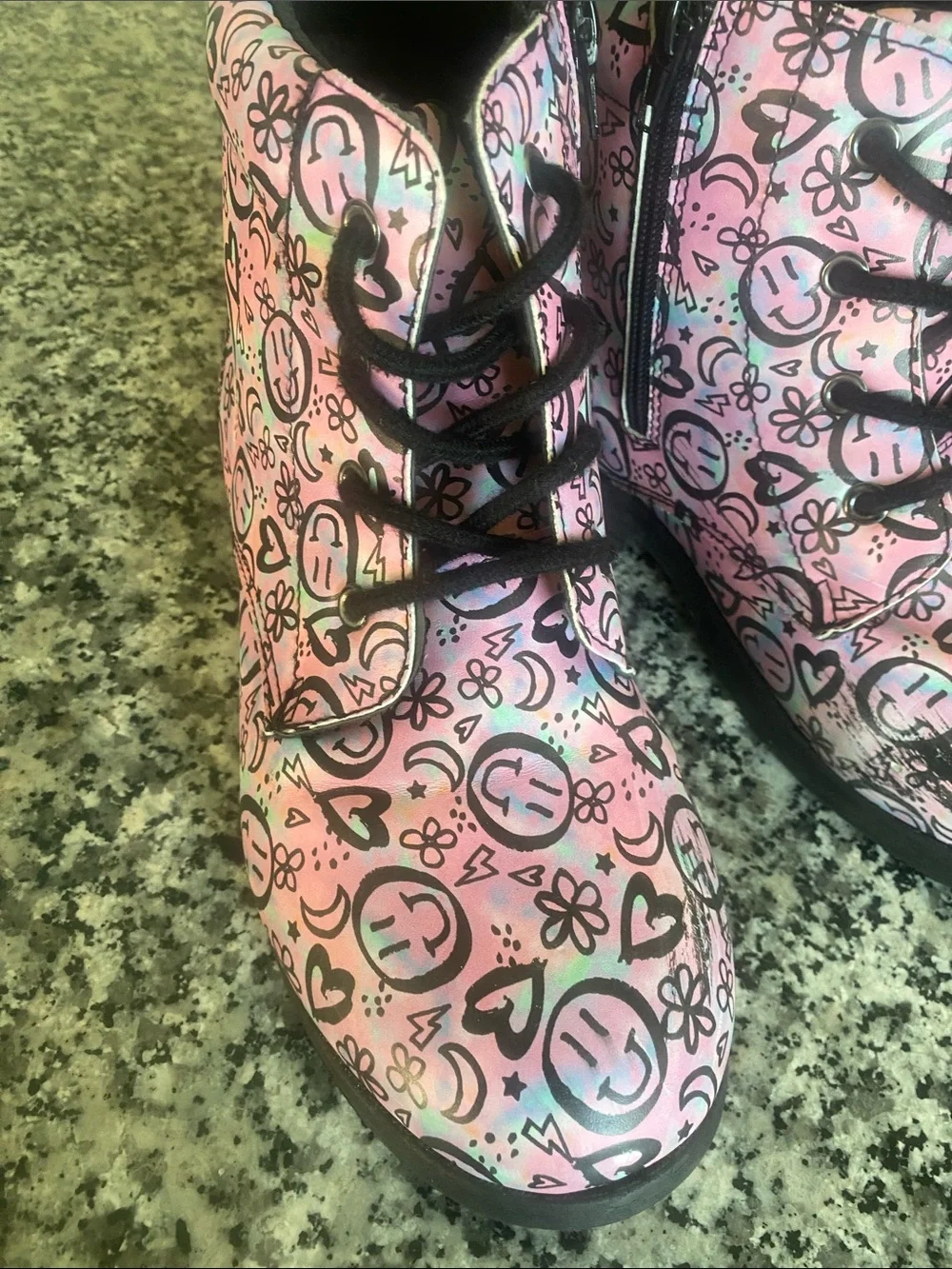 Fabkids Smiley & Heart Print graphic side zipper Lace-Up Boots
